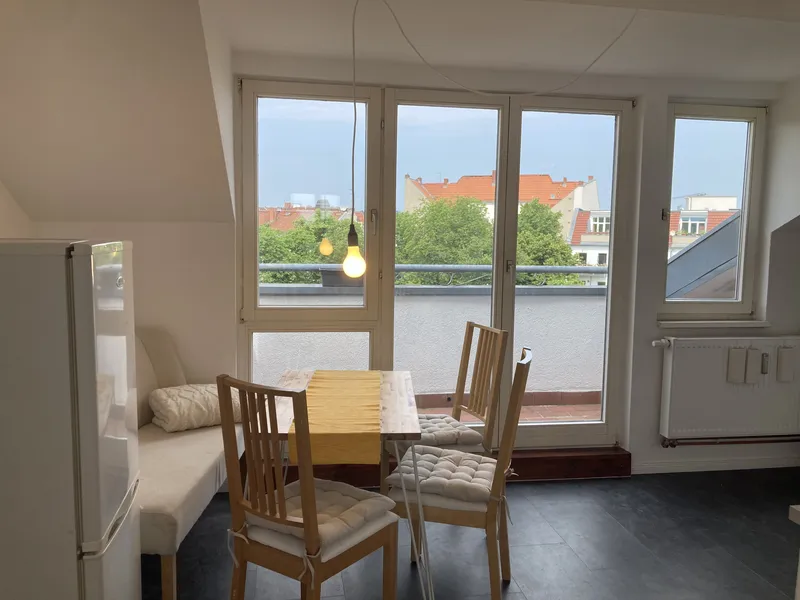 Wohnen auf Zeit - WG-geeignete Dachwohnung mit Terrasse, Garten und All-inclusive-Miete — photo 1